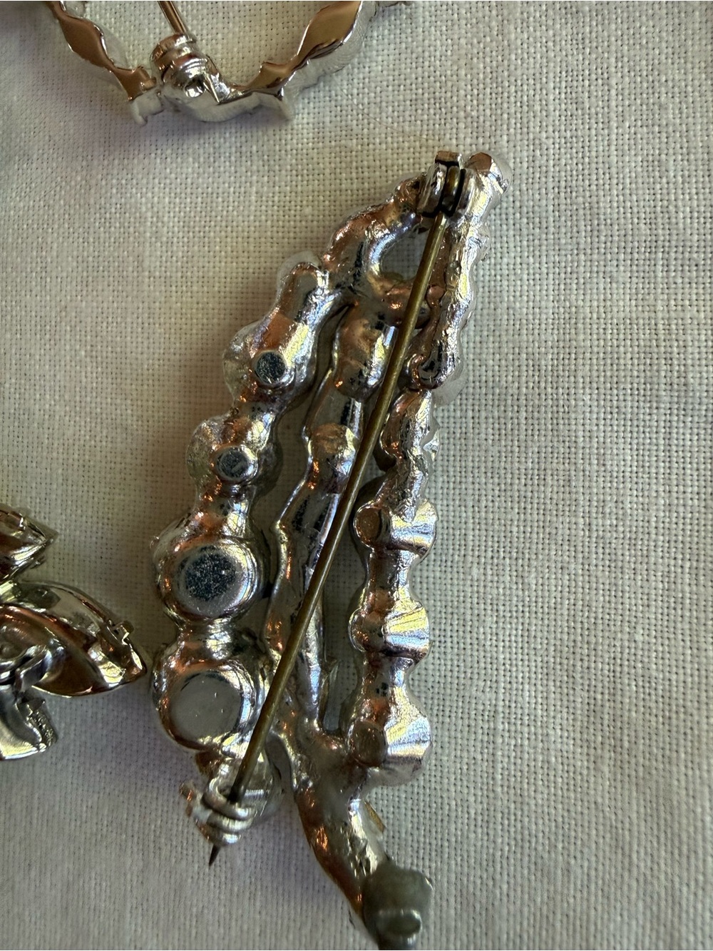 Vintage Rhinestone Brooches 4 brooches Crystal Clear Rhinestone brooches - Picture 8 of 11
